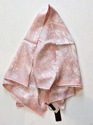 SALE❗️Louis Vuitton 淡いピンク ベージュスカーフ LOUIS VUITTON Monogram Floral Print Light Pink Square Neck