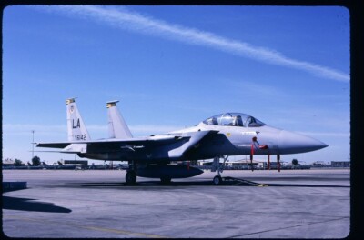 587-01 ORIGINAL K64 AIRCRAFT SLIDE: USAF  McDD F-15B Eagle 76-0142/LA