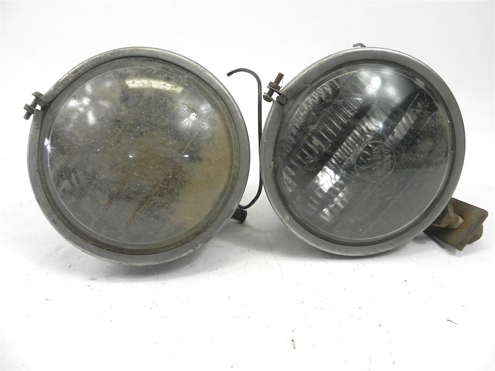 VINTAGE USED RARE PER-LUX SET OF DRIVING FOG LIGHTS #200T WITH SOME USAGE WEAR