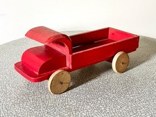 Camion plateau en bois rouge, jouet ancien