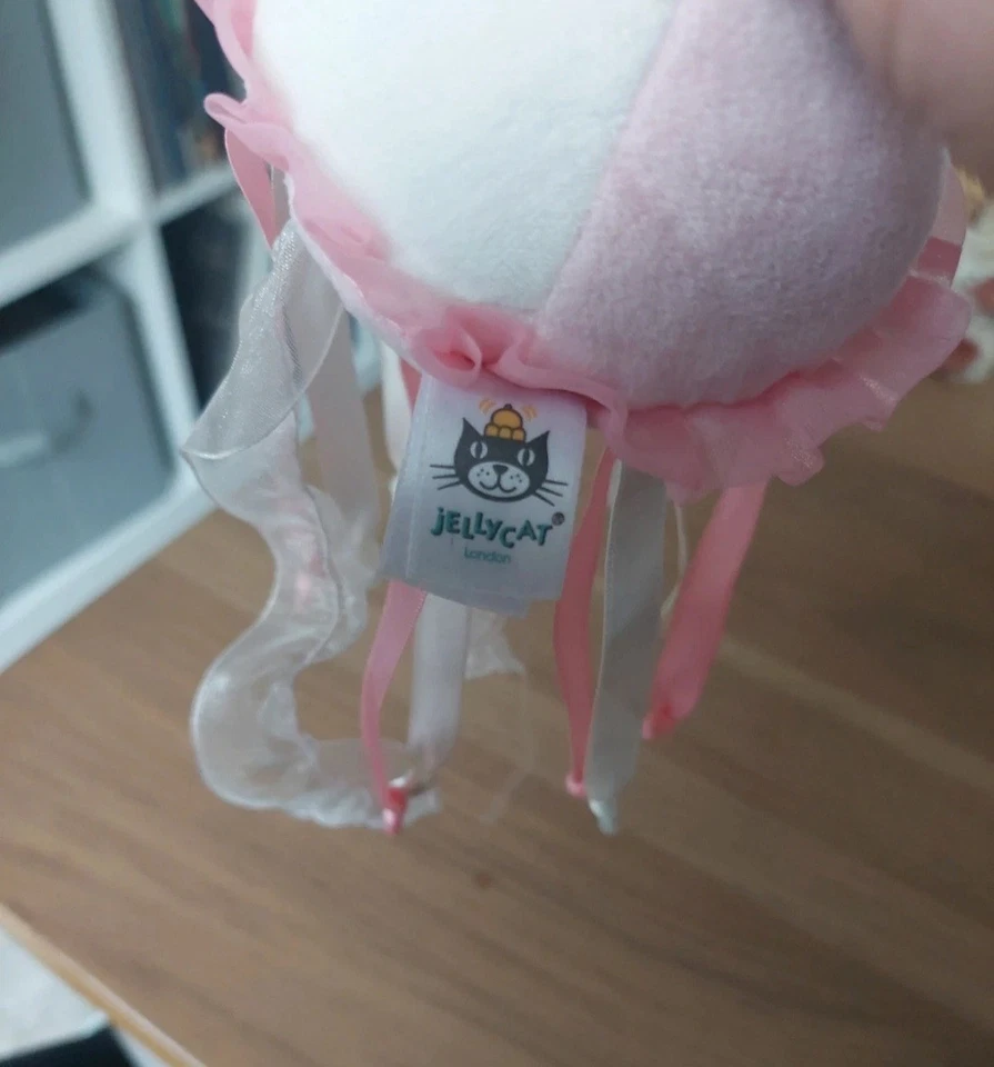 Jellycat Sea Streamer Jellyfish Jitter Pram Toy Soft Plush Toy Retired - Image 3 of 4