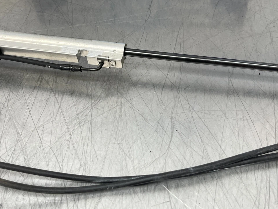 2008 Bmw 650i Tonneau 盖液压升降缸 - 左起子 - E64 - 152k — 第 4/4 张图片