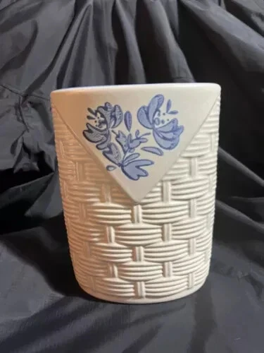 Pfaltzgraff Yorktowne Flower Planter, flower pot, Basket Weaved (B031) (B032)