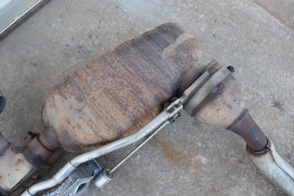 Conjunto de tubo de escape silenciador escape trasero Porsche Boxster 2005-2006 con soporte OEM Foto 2 de 4