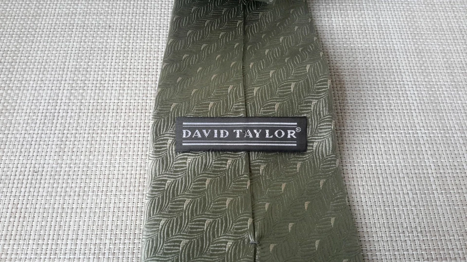 David Taylor 100% шелк мужской галстук зеленый/серебро абстрактный подержанный - Изображение 4 из 4