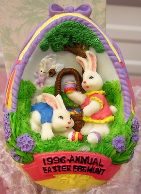 PETER COTTONTAIL decorative egg Easter Bunny w/ box 1996 Pageant 4'' statue