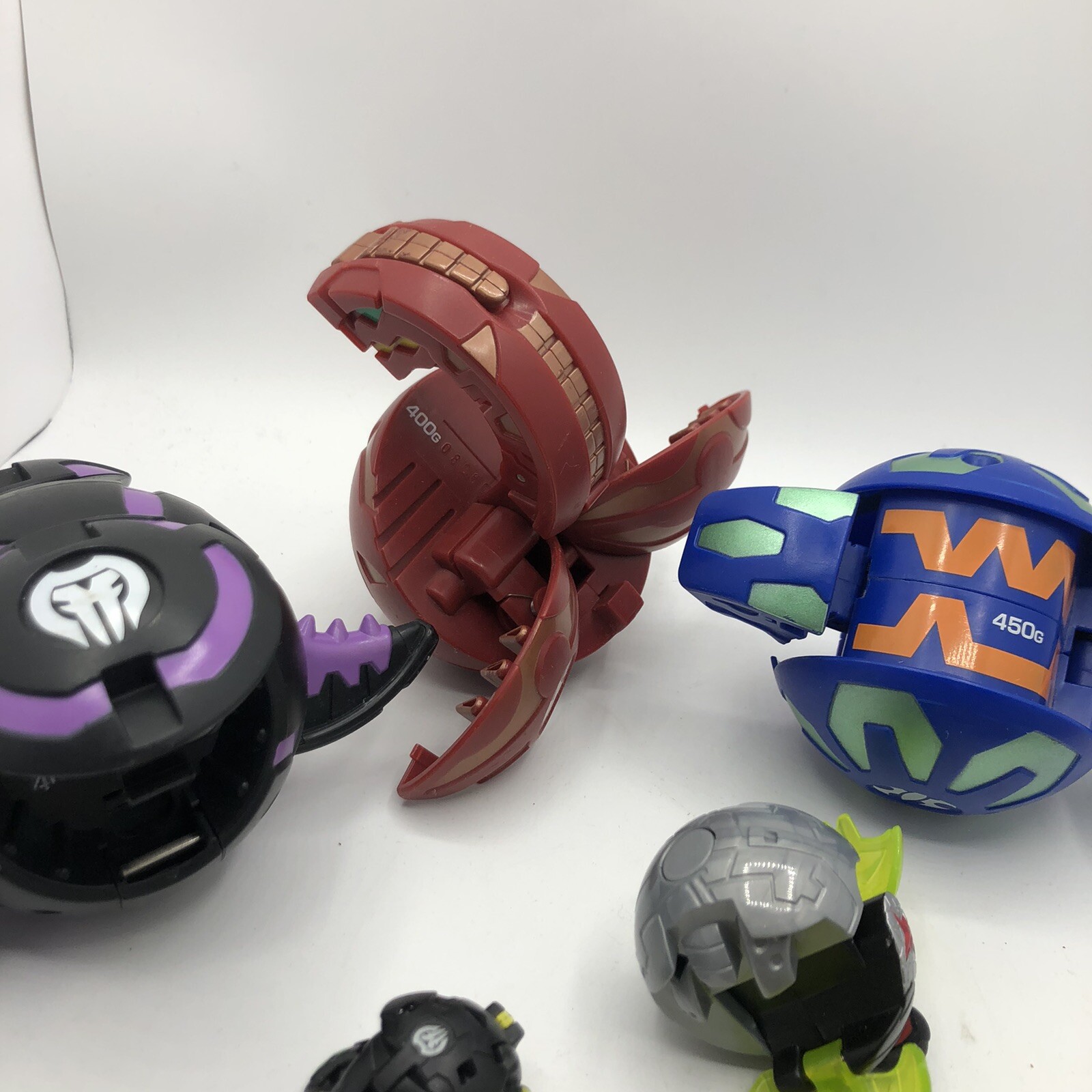 Bakugan lot of 33 figures & 106 Cards Battle Brawlers 2007-2013 Spin master