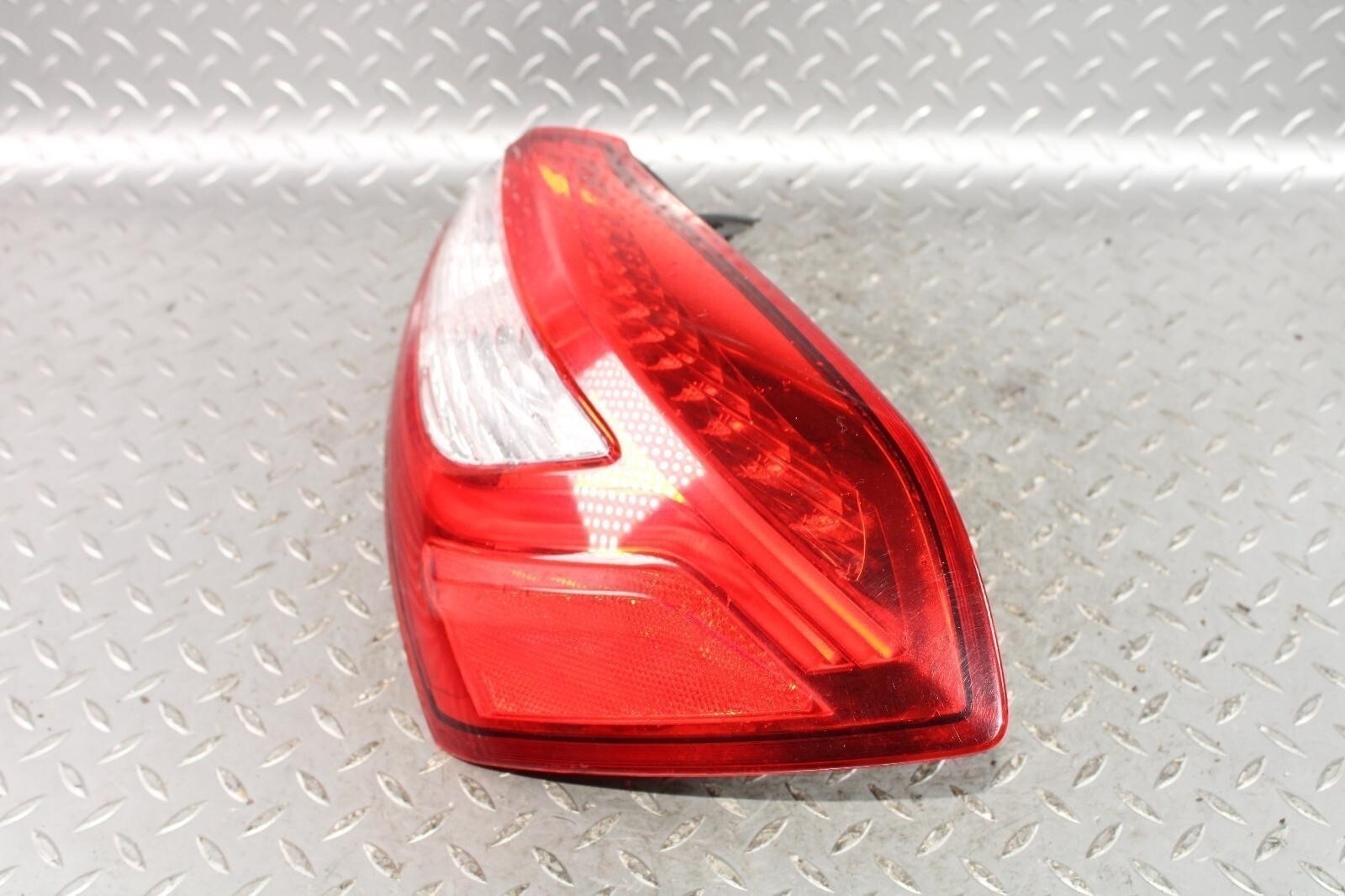 14-19 Ghibli Quarter Panel *DMG* Passenger Right Taillight Tail Light Lamp Lens