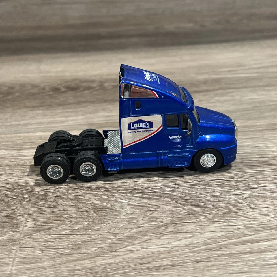 Jimmie Johnson - #48 - Lowe’s Semi Hauler - 1/64 2012 Foto 3 de 4