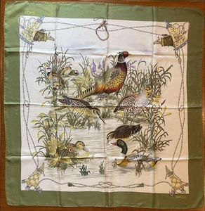 GUCCI Foulard Vintage Design Oiseau et Herbe Accessoire Mode Femme du Japon