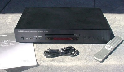 Yamaha CD-S300 Single Disc CD Player PURE DIRECT w/Remote XLNT COND Japan