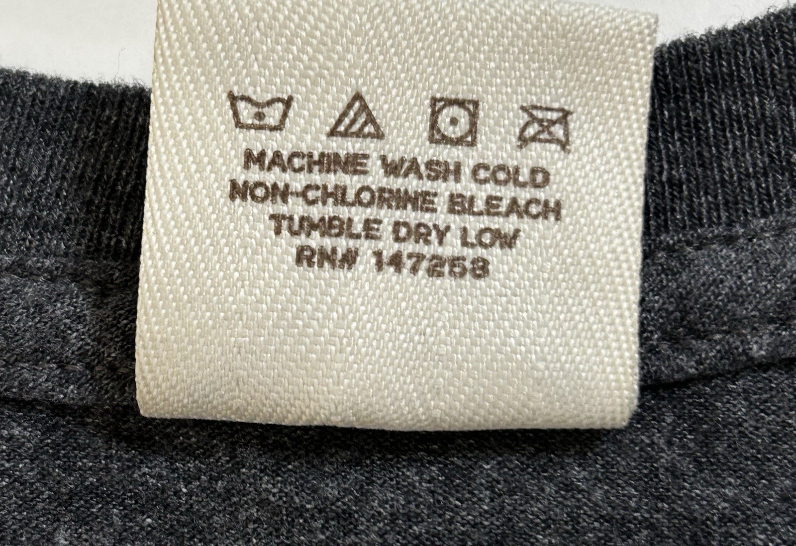 Simply Southern Women’s M Merry Christmas Cardinals & Poinsettias Gray LS Tee