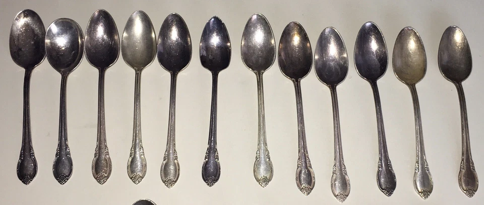 23 1847 Rogers Bros. Remembrance horquillas plateadas, cucharas cuchillos cucharón de bayas Foto 2 de 4