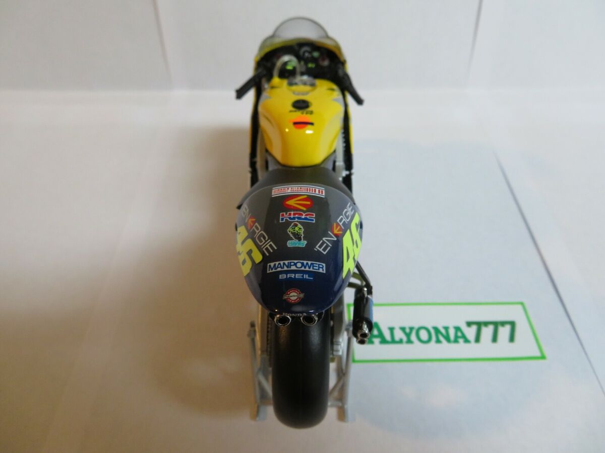 MINICHAMPS 1/12 HONDA NSR 500 #46 Valentino Rossi 2001 Moto MINICHAMPS 1/12 HONDA NSR 500 #46 Valentino Rossi 2001 Moto