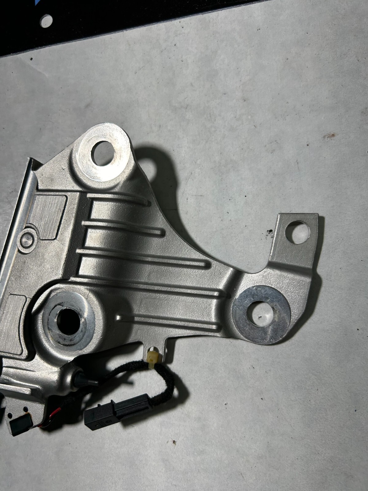 Audi R8 2008-2012 2014-2016 Front Left Soft Top Closing Element 427871443A 