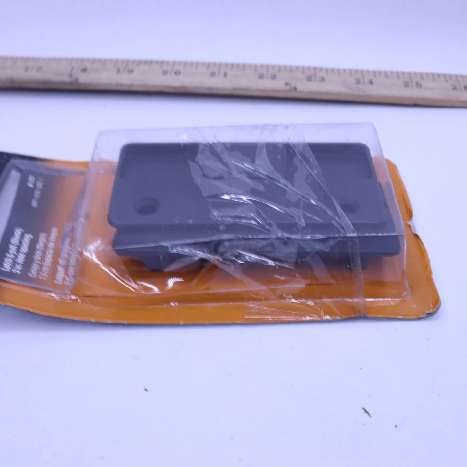 Pestillo de puerta con pantalla corredera Prime-Line y tirador de plástico negro 3 orificios centro A177 Foto 3 de 4