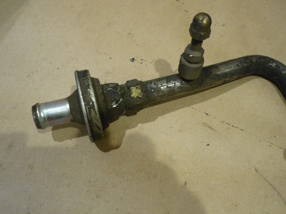 Ferrari 512M-TR- Tubo de inyección de aire derecho con válvula de retención- P/N 149298 Foto 3 de 4