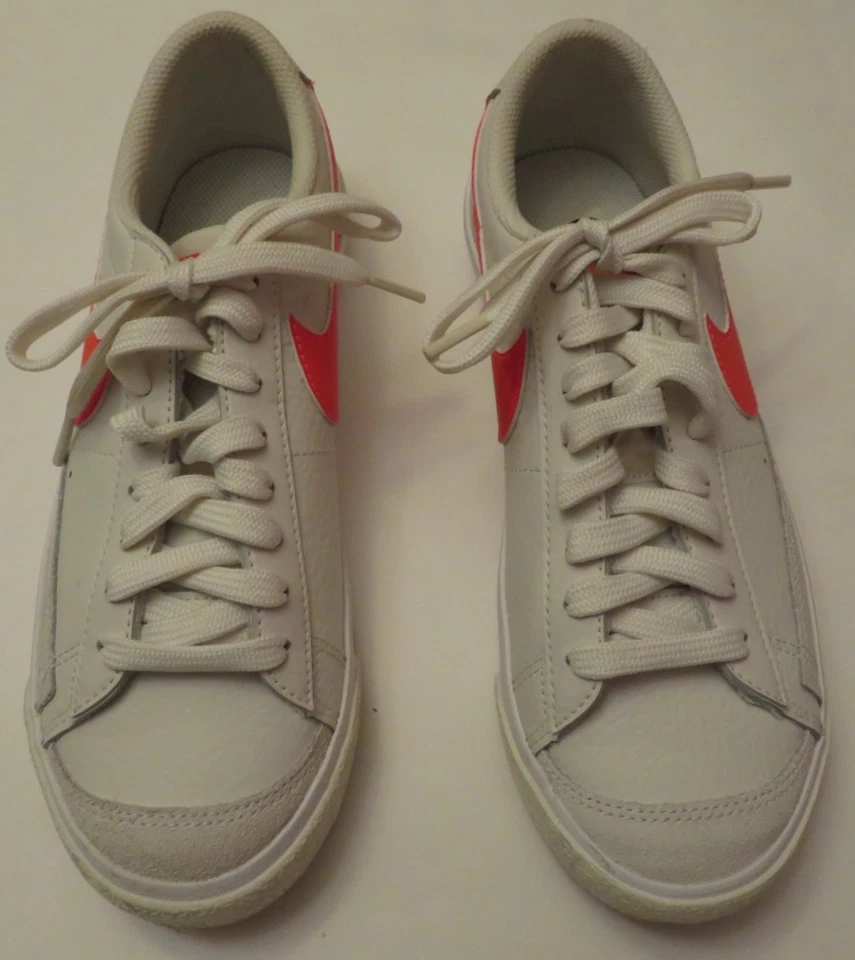 NIKE Low top boys White/Orange Size 5.5Y (Women’s 7) - Image 3 of 4