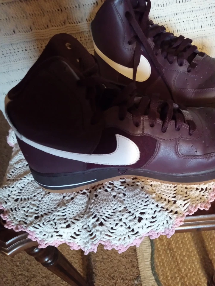 Nike Air Force One Borgoña Para Hombres Talla 9 Clásicas Tenis de caña alta Foto 2 de 4