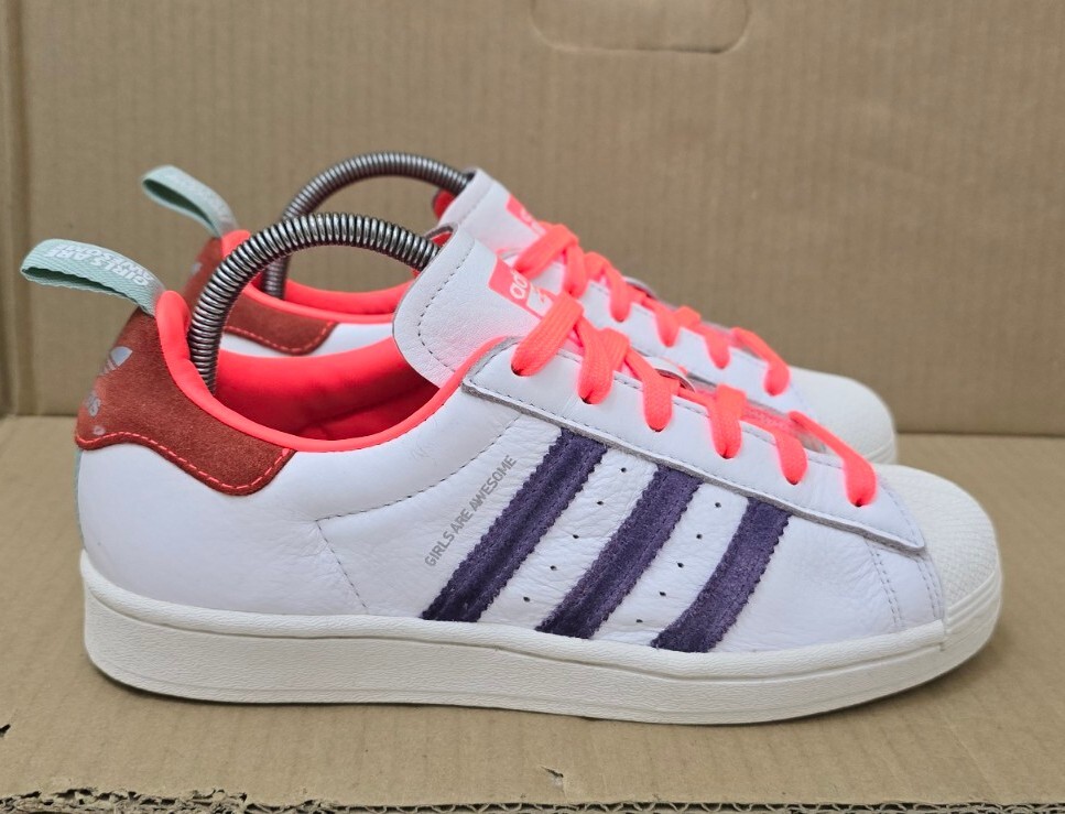 ADIDAS SUPERSTAR GIRLS ARE AWESOME TRAINERS SIZE UK EXCELLENT CONDITION  BOXED