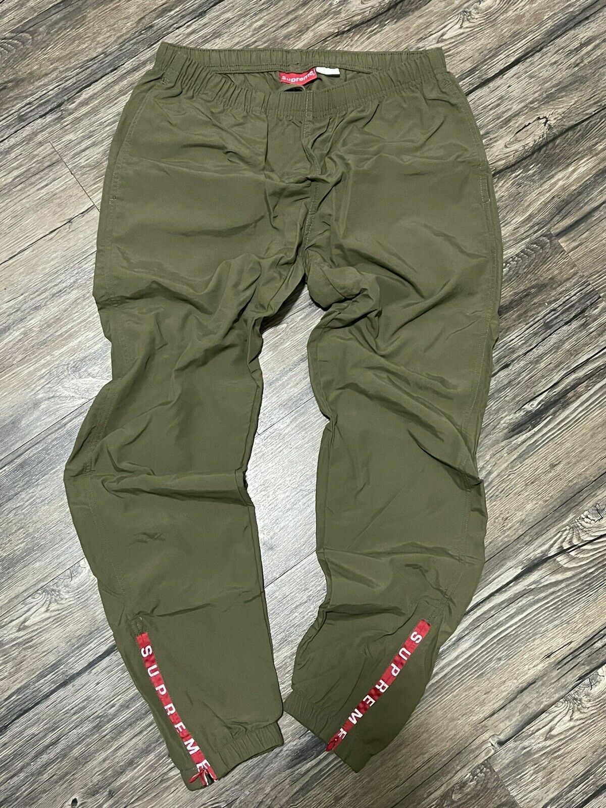 SLIM FIT! Supreme Warm Up Pant Size Small Olive FW21 Supreme New York 2021