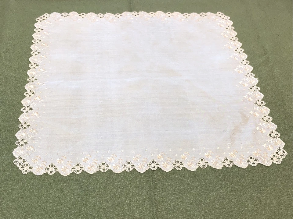 Antiguo Pañuelo Beige Elegante Seda 12” Cuadrado Festoneado Floral Bordado PO Foto 4 de 4