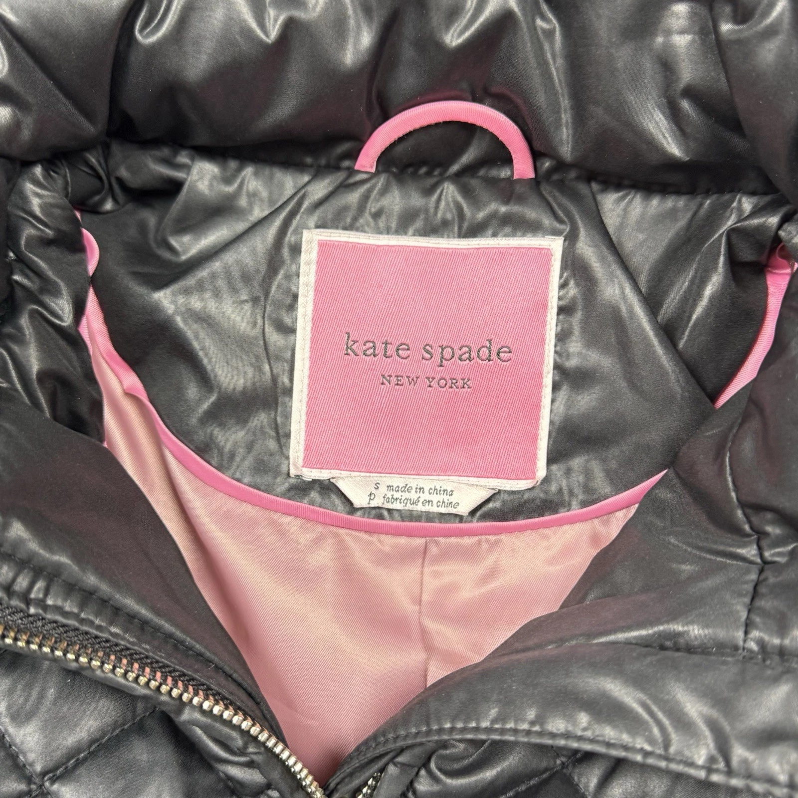 Giacca trapuntata Kate Spade NY con cappuccio rimovibile nera taglia Small