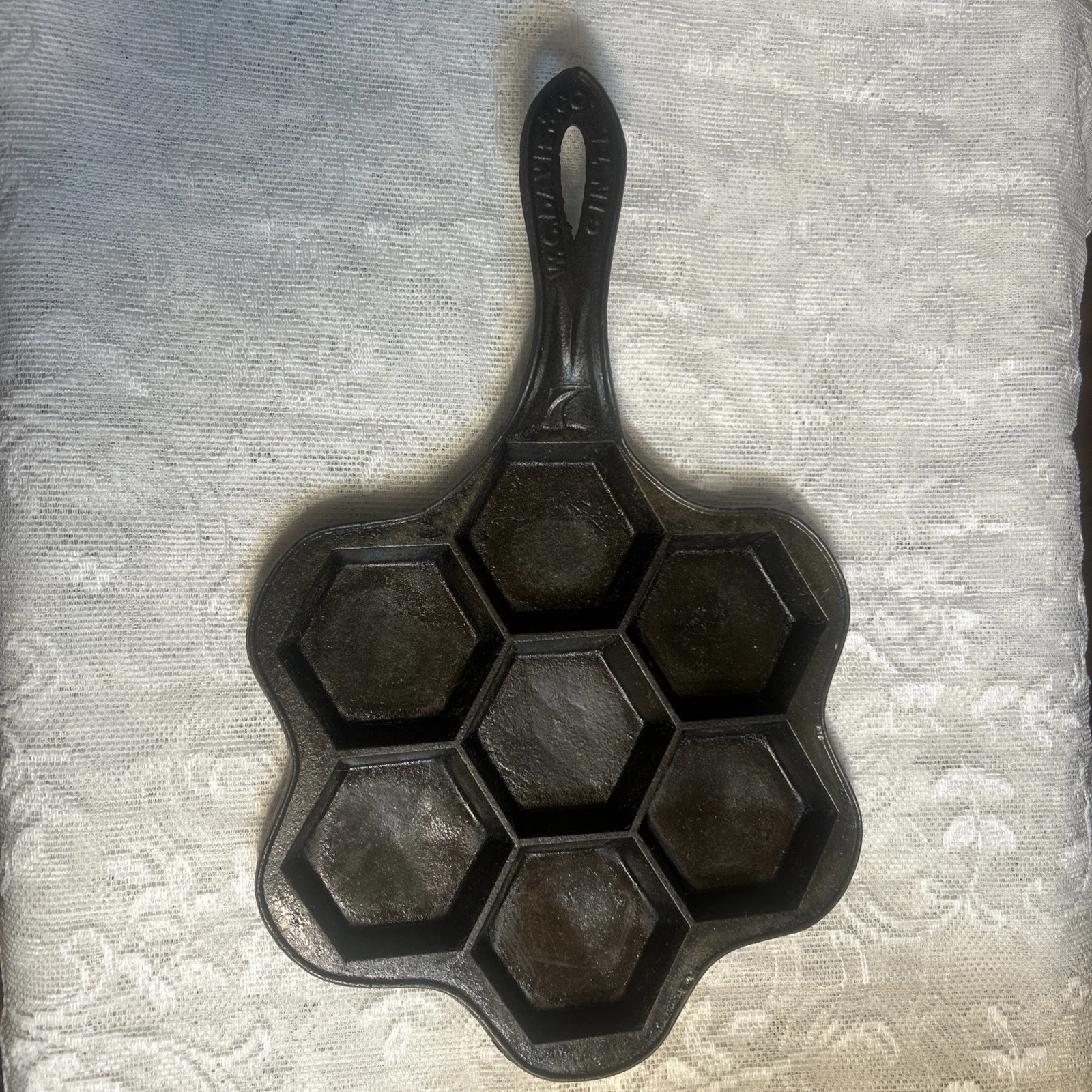Very Rare! 1850-1899 W.C. Davis Cast Iron 7 Cup Honeycomb Muffin Pan w/ Handle