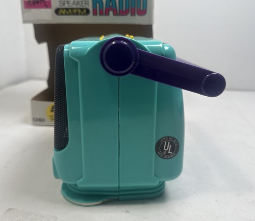 Altoparlante vintage LA Rock AM/FM Cool Cube 4" giallo blu viola AC DC inbox funziona - Foto 4 di 9