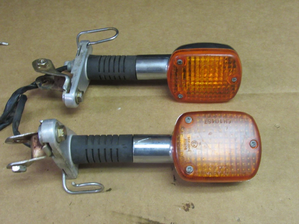 1984 Honda VF700C Magna Front Turn Signals - Image 3 of 4