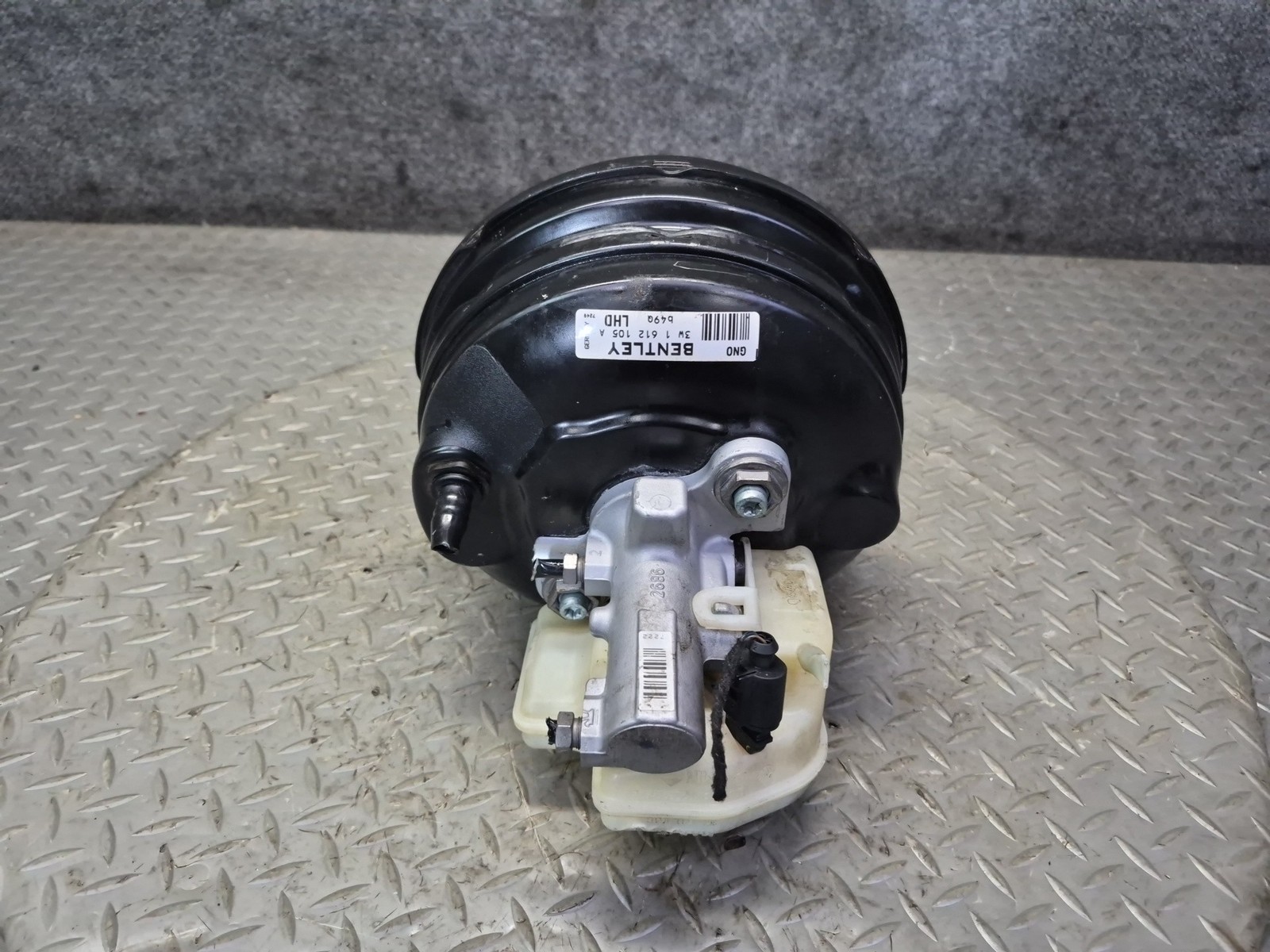 Bentley Continental GT 2003-2010 Brake fluid reservoir