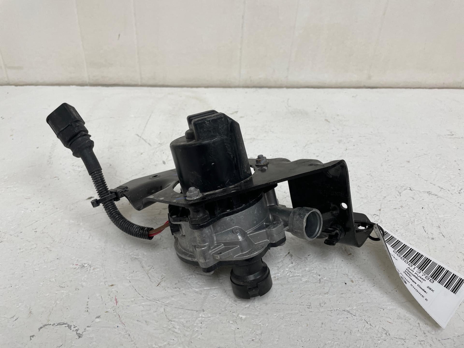 2016-2020 BENTLEY BENTAYGA RIGHT SECONDARY AIR PUMP ENGINE EMISSION AUXILARY OEM