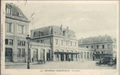 K 22 / DEPT 08 POSTCARD CHARLEVILLE MEZIERES LA GARE ANIME TACOT