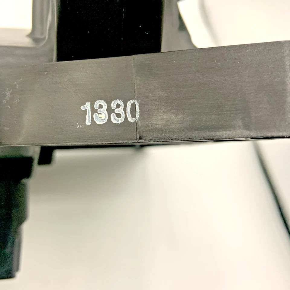 Nissan Genuine Engine Valve Cover Part # 13264-BV80A OEM NOS - image 4 of 4