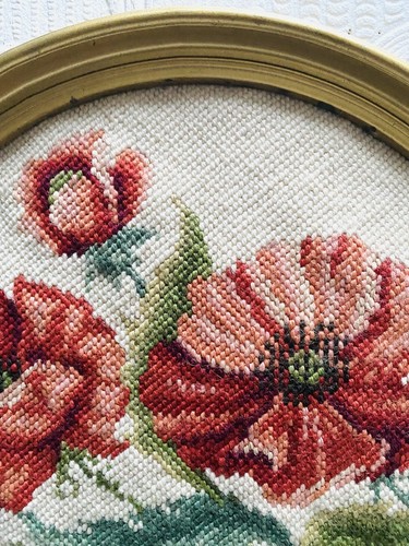 Beautiful Antique Art Nouveau Round Gold Framed Needlepoint Red Poppies - Picture 2 of 8