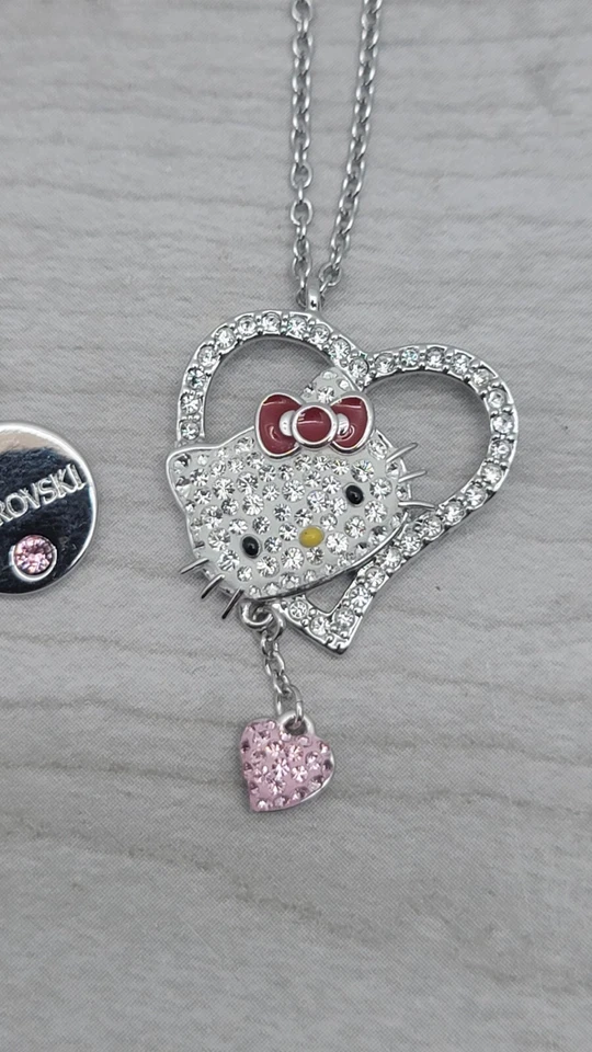Collar Swarovski Hello Kitty Icónico Corazón Dije Sanrio Usado Sin Caja Foto 3 de 4