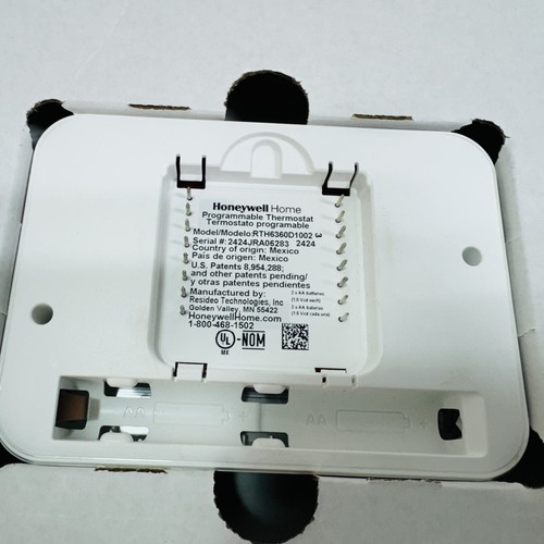 Honeywell RTH6360D Programmable Thermostat / RDWL313A Series 3 Portable Doorbell - Picture 5 of 11