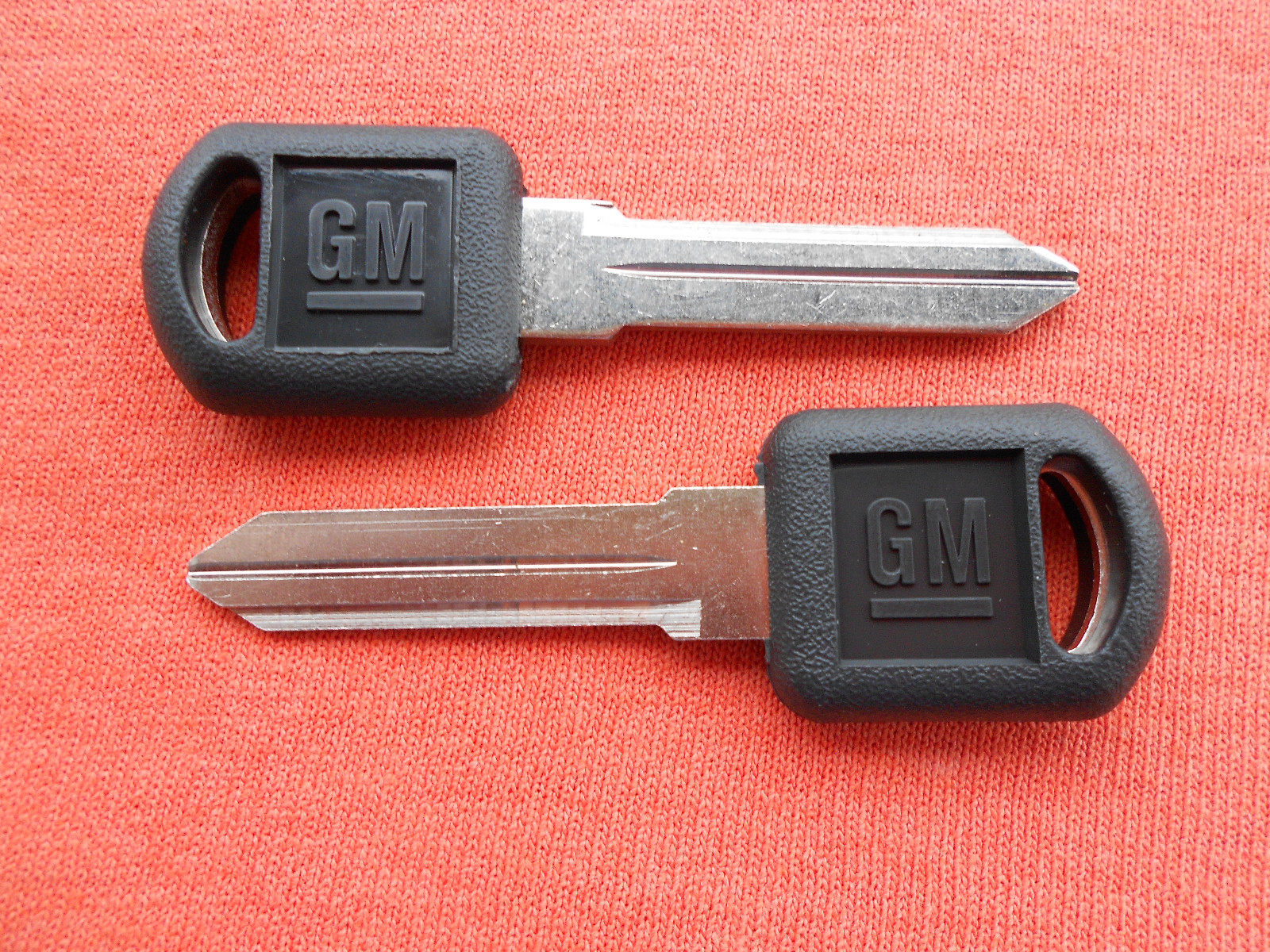 2 GMC TRUCK SIERRA SONOMA YUKON OEM  KEYS 1995 1996 1997 1998