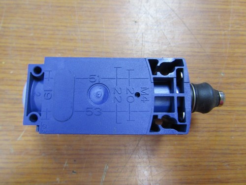 NUEVO INTERRUPTOR LĂMITE BOTĂN PULSADOR TELEMECANIQUE OSISWITCH 6 AMP 240 VAC ZCP31 - Imagen 3 de 7