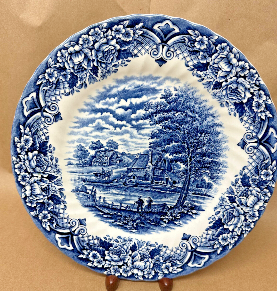 1 Dinner Plate Royal Art Staffordshire England Blue White Floral