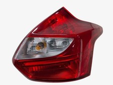 Ford Focus DYB Limousine Rücklicht Rückleuchte Heckleuchte Schlusslicht RECHTS