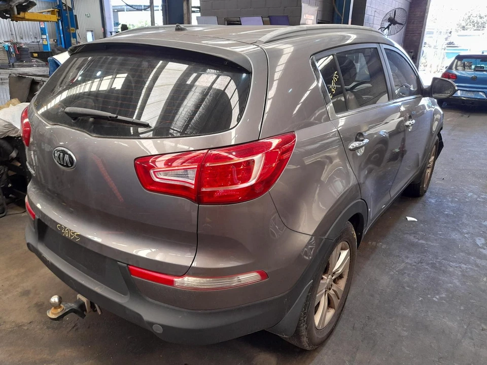 KIA SPORTAGE LEFT GUARD SL, NON REPEATER LAMP TYPE, 05/10-10/15 - image 3 of 4