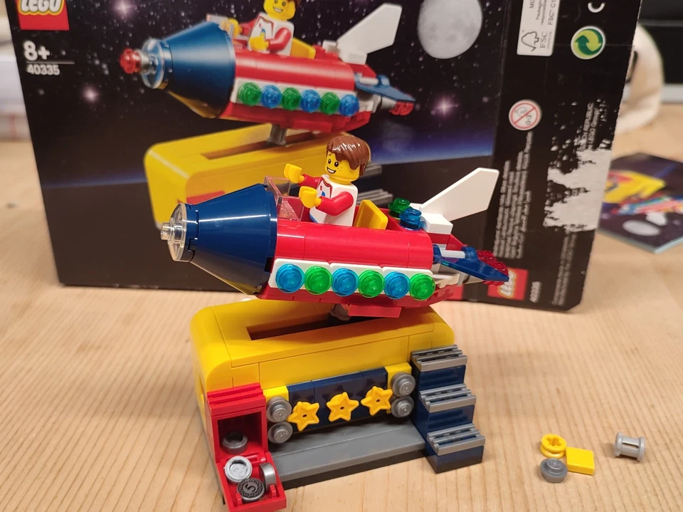 LEGO Ideas 40335 Space Rocket Ride, Foto 2 von 3