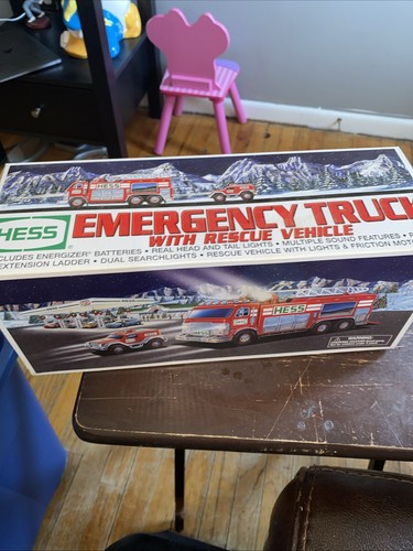 2005 Hess Truck Emergency Fire Truck with Rescue Vehicle New in Box - Picture 2 of 2