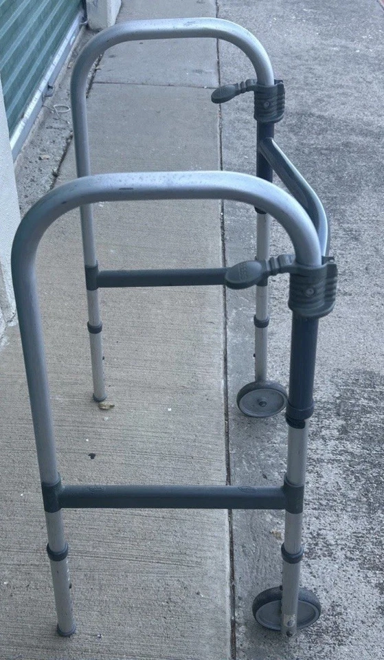 Andador Plegable INVACARE Modelo 6291-A Altura Ajustable Hasta 300 Lb Foto 2 de 4