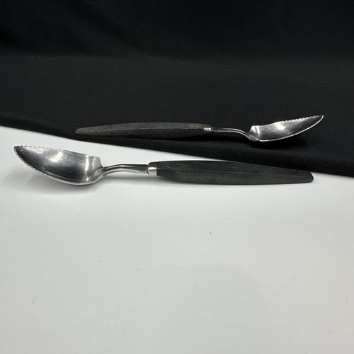 Vintage Set Of (2) 6 3/8” Serrated Citrus Spoons Black Handle Stainless Japan - Picture 3 of 16
