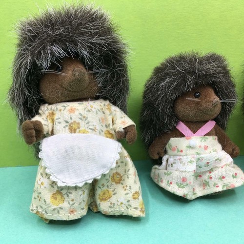 Sylvanian Families Bramble Hedgehog Dressed Family Figures Set x 3 - Picture 2 of 4