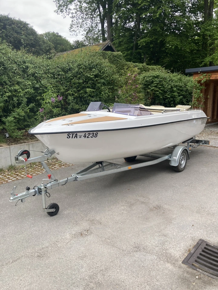 Elektroboot Bj.2022 inkl. Trailer und viel Zubehör. Sofort startklar!