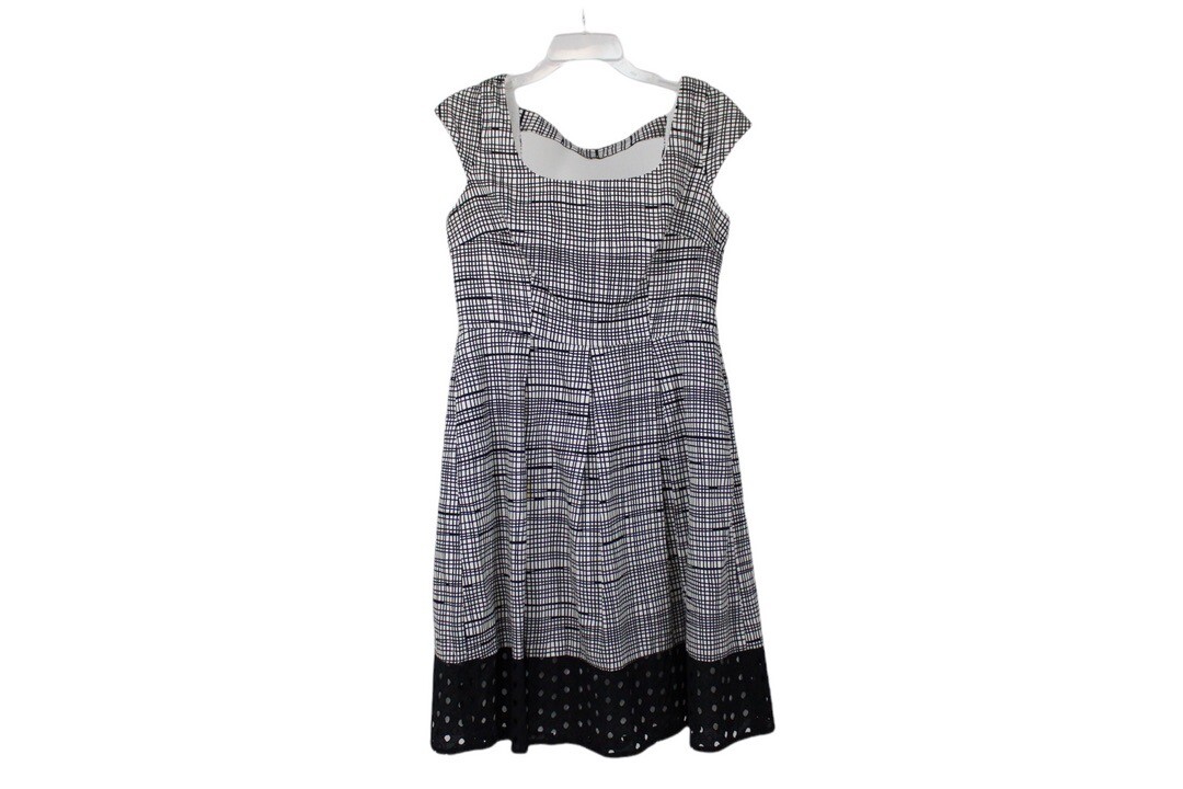 nine west dress black and white Eyelet Hem Open Back Women’s size 4 new w tags colour: blood-orange-square-neck-a-line-midi-dress Soft, feminine, and effortlessly Color:Black/Silver/Multi