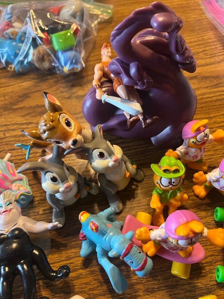 Lot #2 18 vintage premium toys Garfield Skateboard McDonalds Wendy's Disney - Image 2 of 4